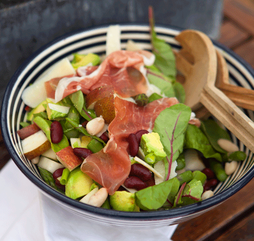 Mättande sallad med bönor och sparris