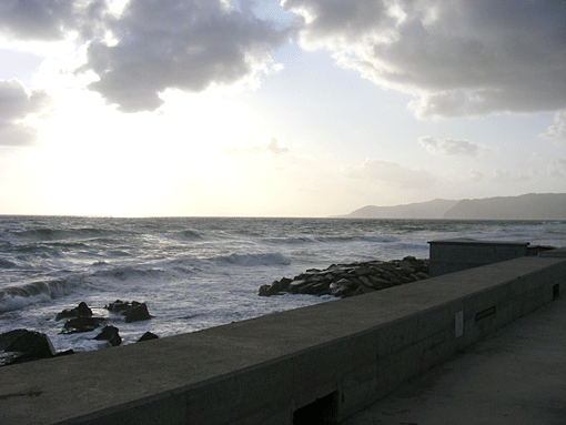 Mistralen river upp havet. Foto: Eva Furhoff