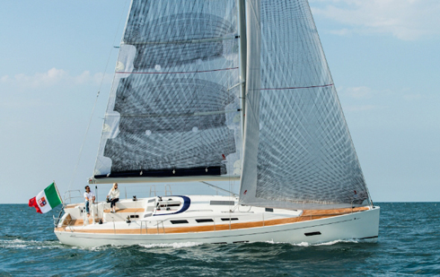 Italia 1398 vinnare i European Yacht of the Year 2013 Lyxklassen