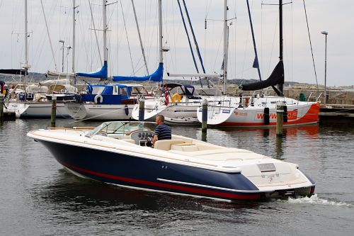 Chris-Craft Corsair 28