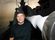 Marinofficer Johanna Skoog skriver om sig själv och pirater