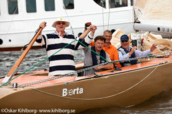 Segraren Berta med besättning Foto: Oskar Kihlborg