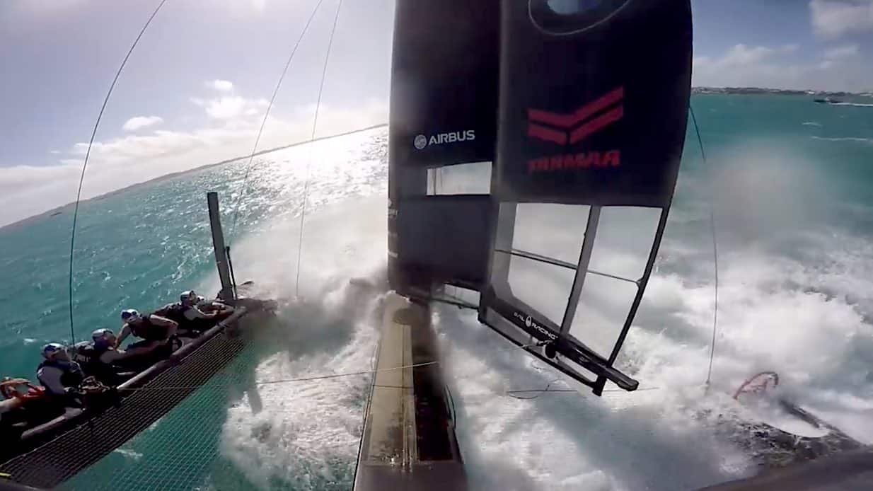 Spektakulart_2016_Americas_Cup_close_call_CUP_vurpa_almost