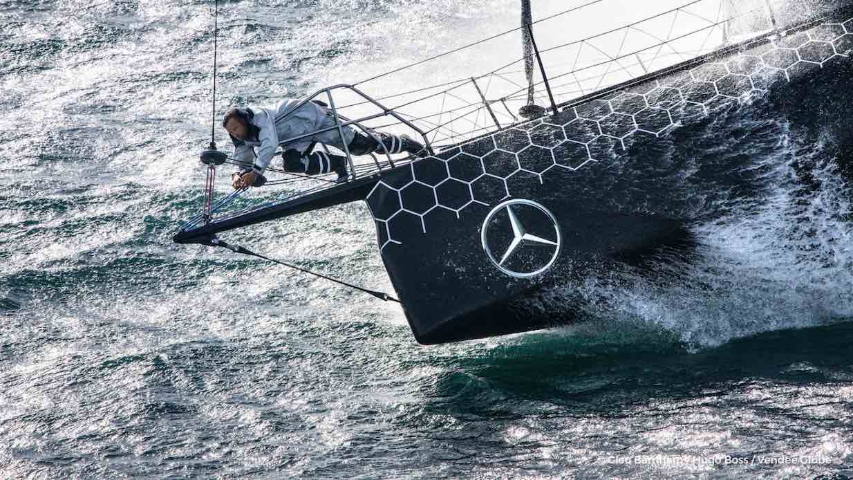 racing_havskappsegling_2016_VendeeGlobe_Hugo_Boss_skadad_Thomson