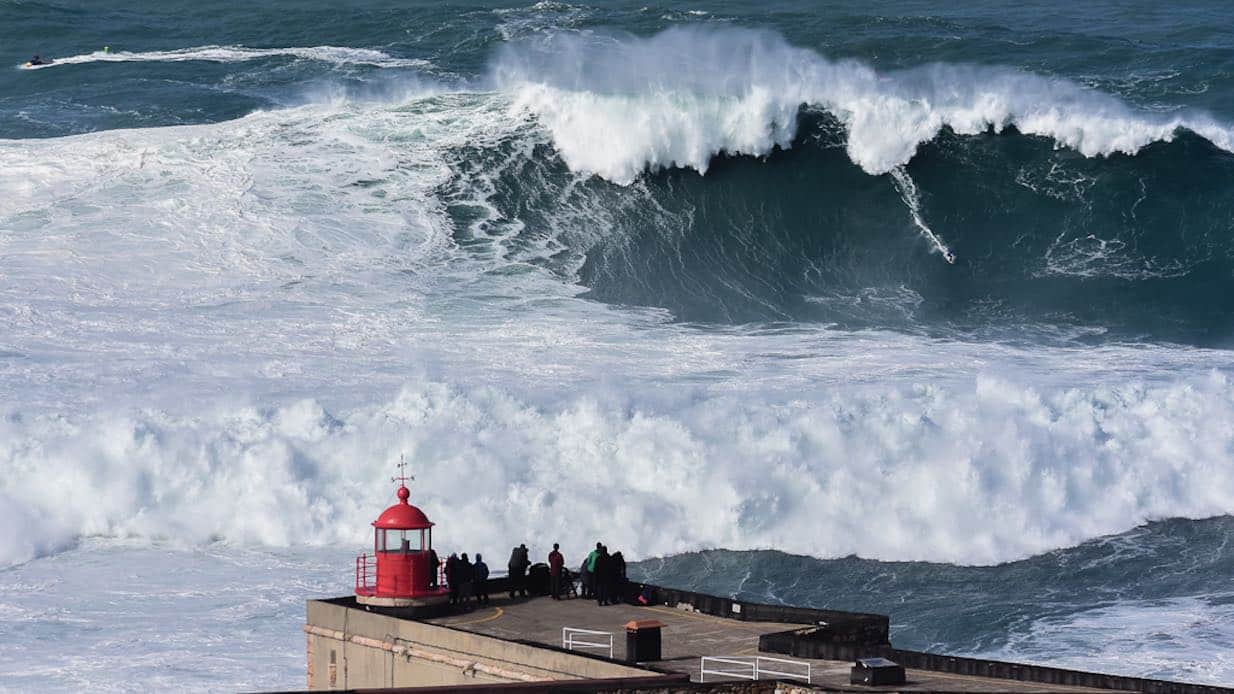Vattensport_2019_Big_Wave_surfing_gone_bad_Surfing_big_waves_Nazaree