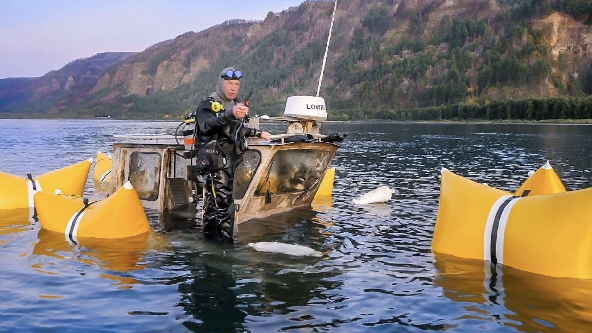 Divers_found_boat