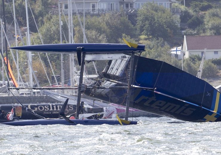 racing_bankappsegling_2015_Americas_Cup_Sverige_Artemis_capsize